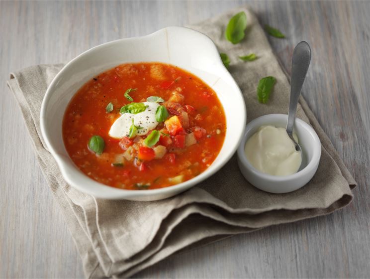 Lämmin gazpacho ja  aioli