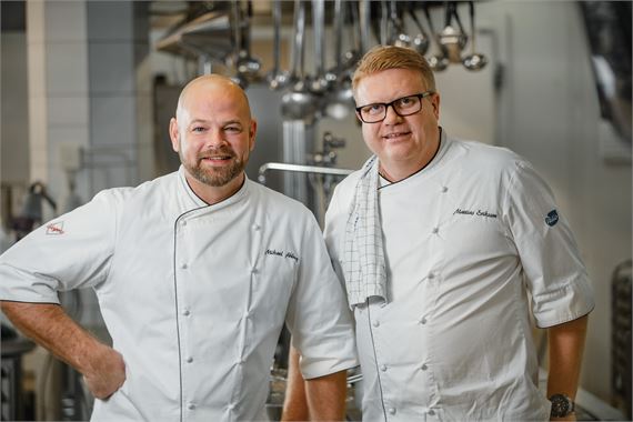 Valios kockar Mikael Ahlberg och Mattias Eriksson skapar tillsammans recept som passar alla kök.
