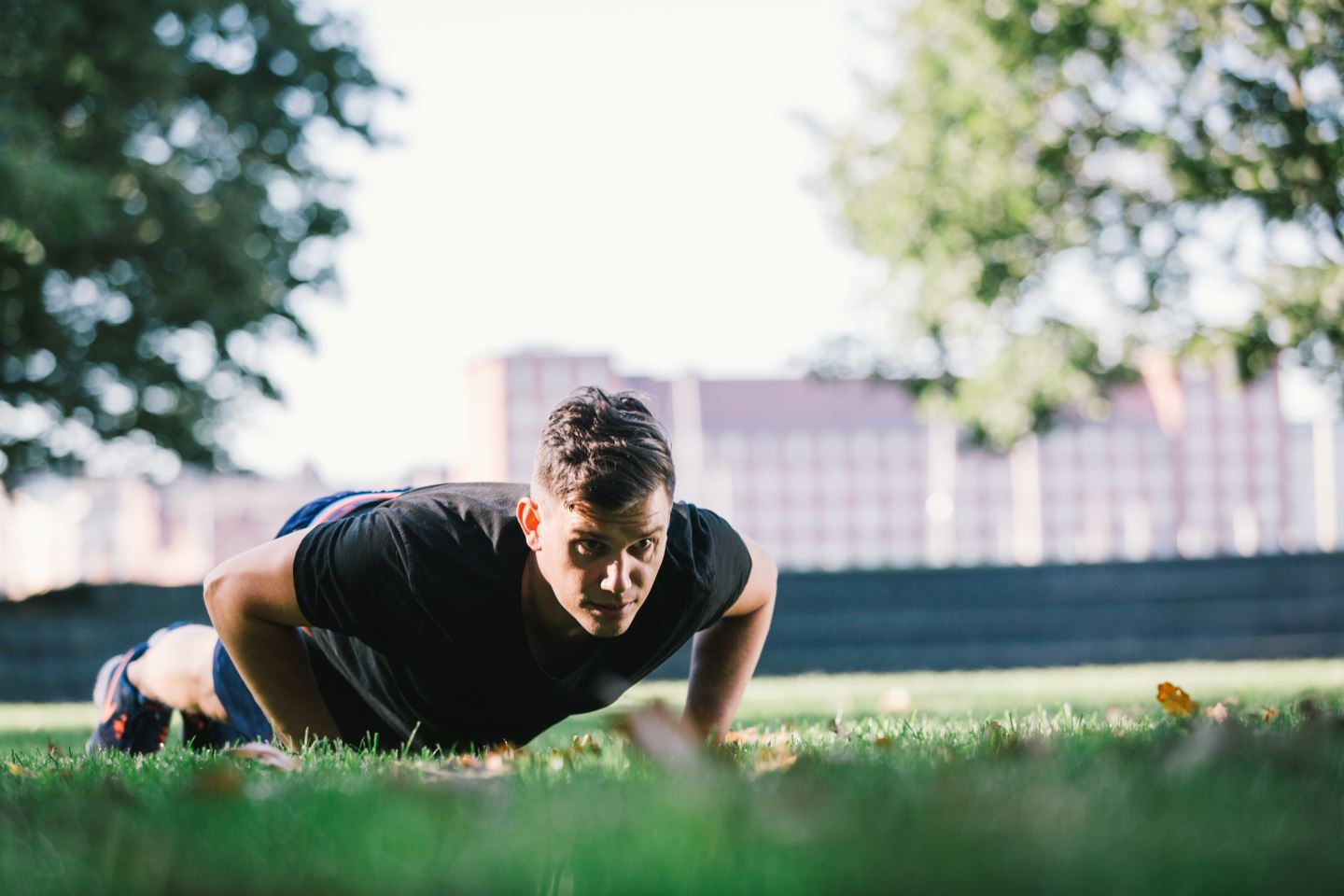 Białko a sport: proteiny niezbędne do wzrostu i utrzymania masy mięśniowej