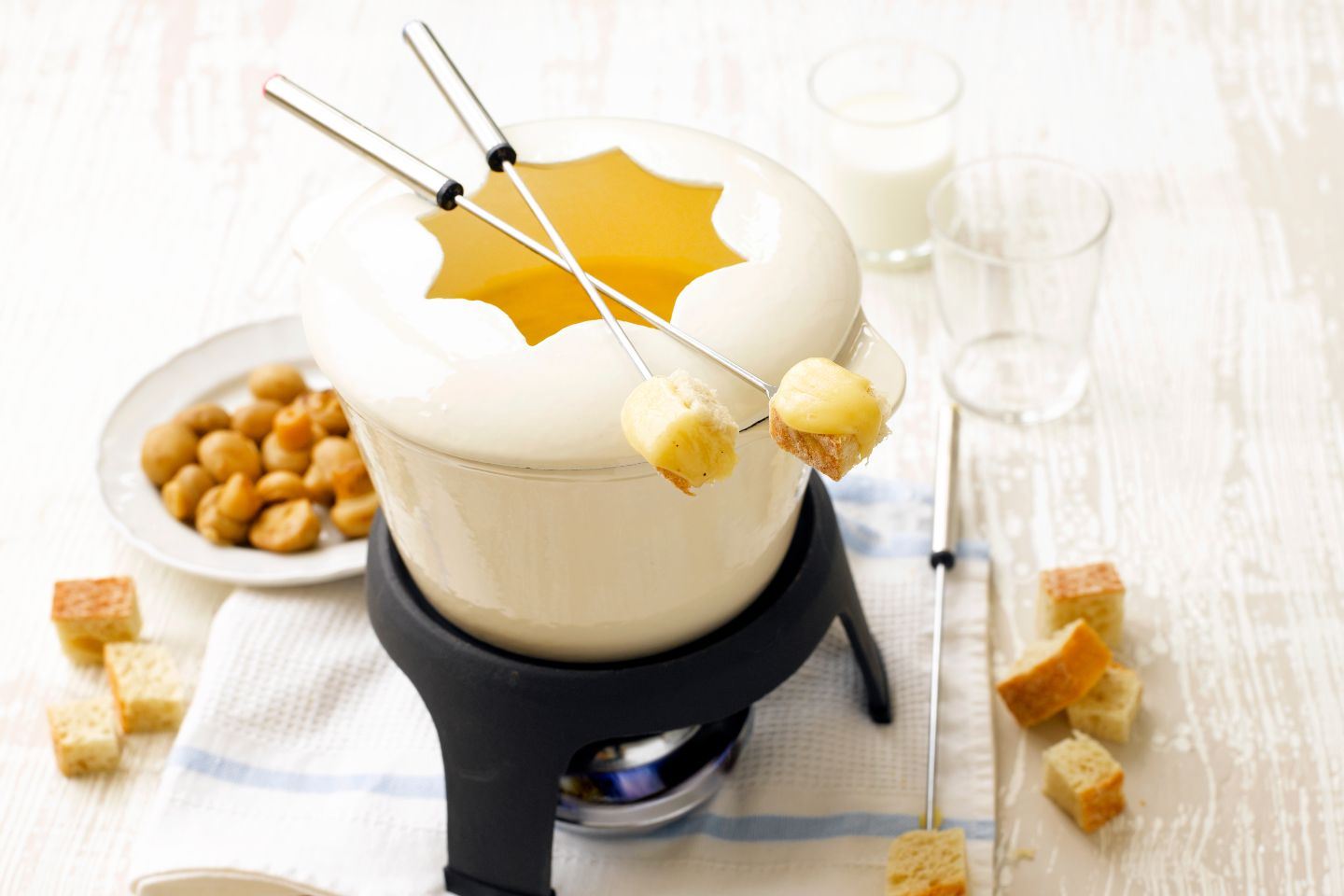 Raclette ja fondue – lämpimät juustoherkut