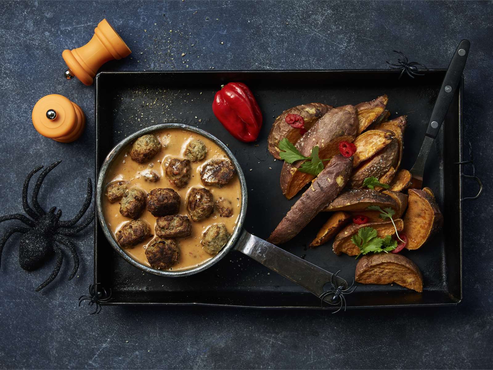 Lihapullat ja mörkökastike-image