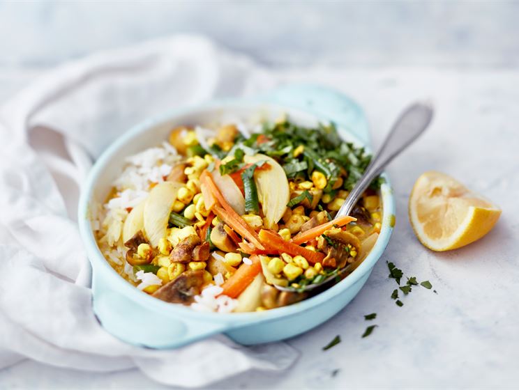 Mifua ja kasviksia currykastikkeessa