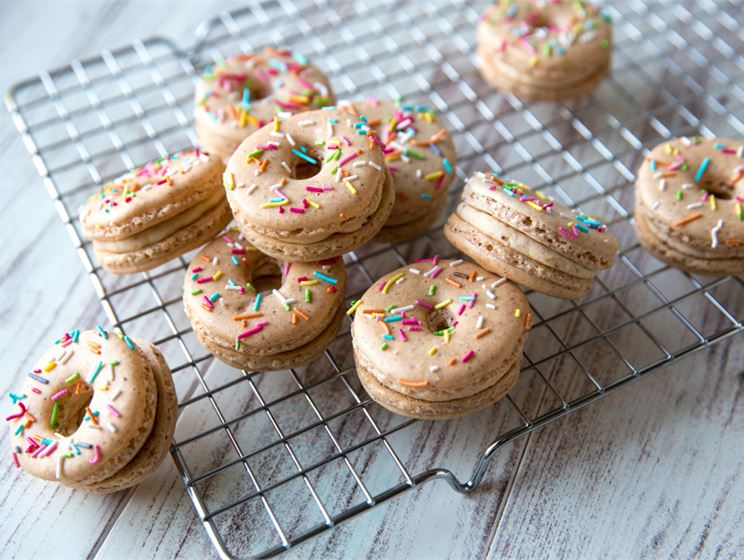 Kinuskikissan donitsi-macaronit