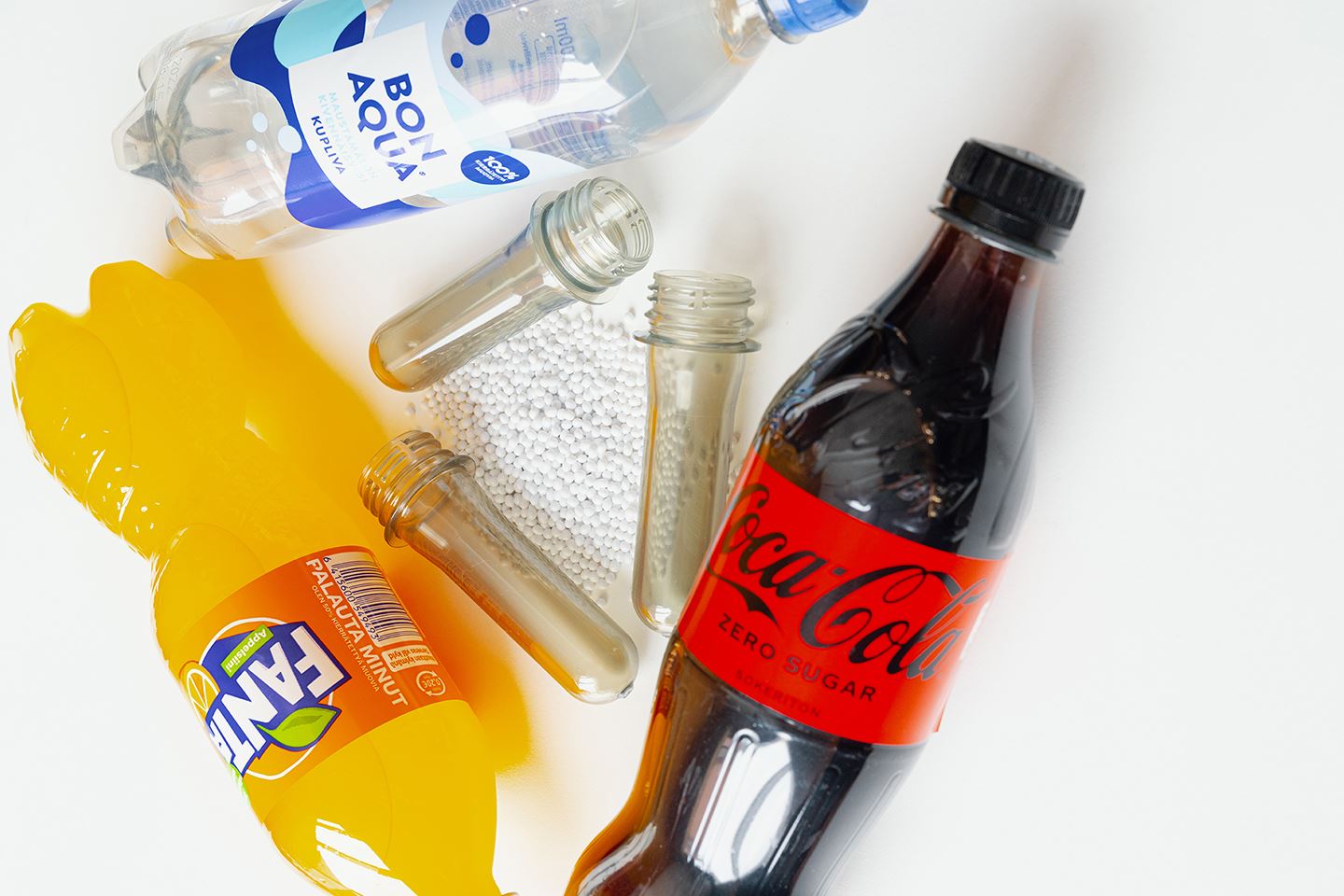 Coca-Colan ja Sinebrychoffin puolen litran pulloissa vain kierrätettyä muovia