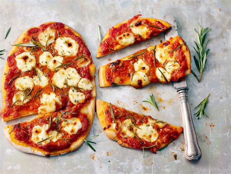 Kotijuusto-rosmariinipizza