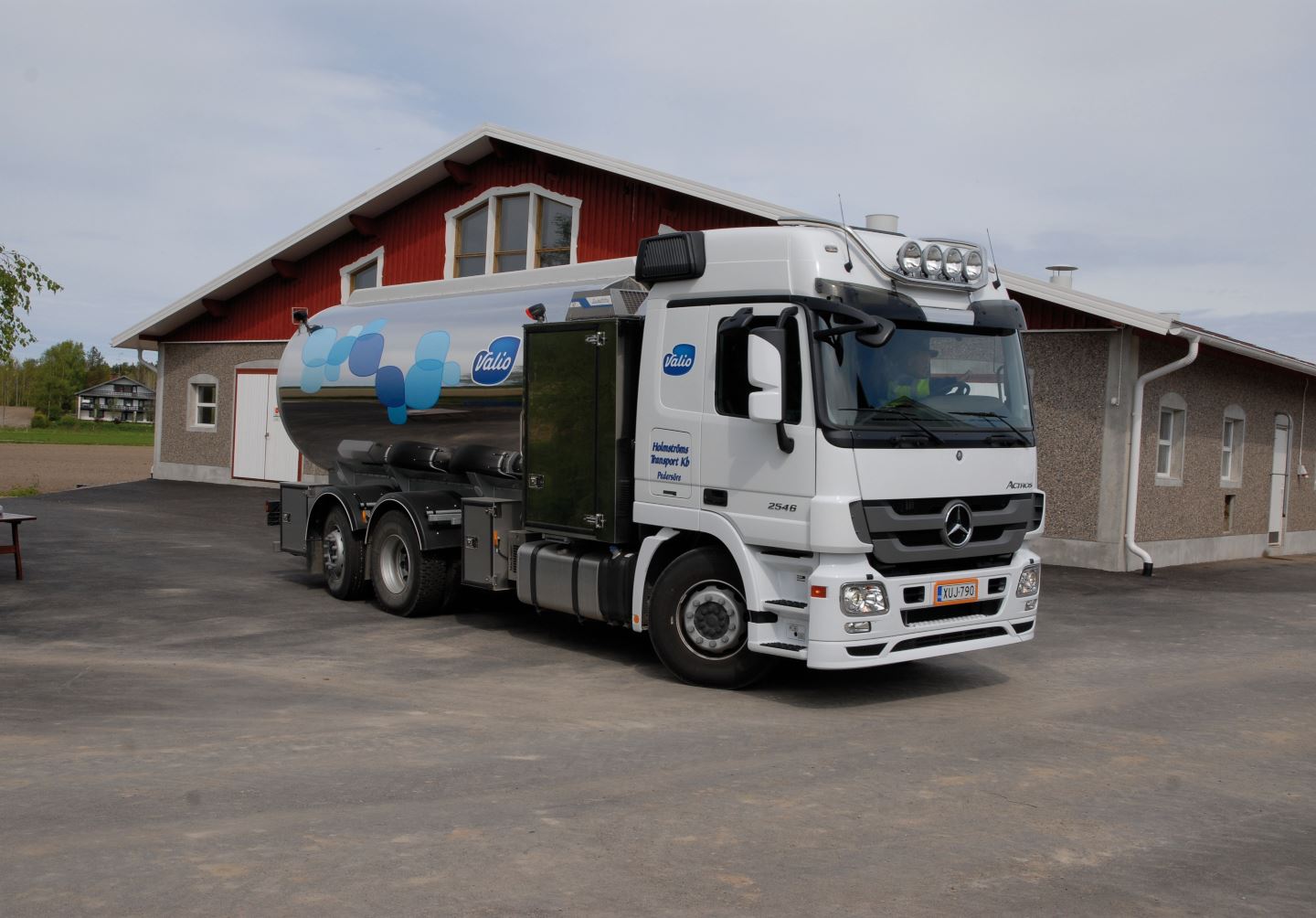 Milk lorry drivers are an important link in the quality chain