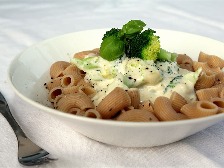 Koskenlaskija-parsakaalipasta