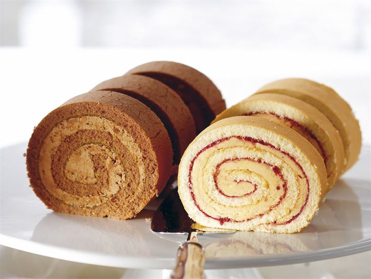 Kinuski-karpalokääretorttu