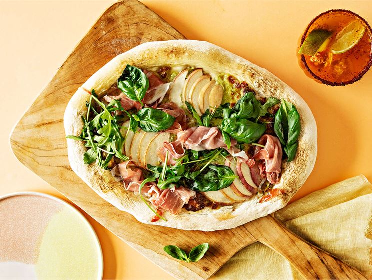 Persikka-mozzarellapizza