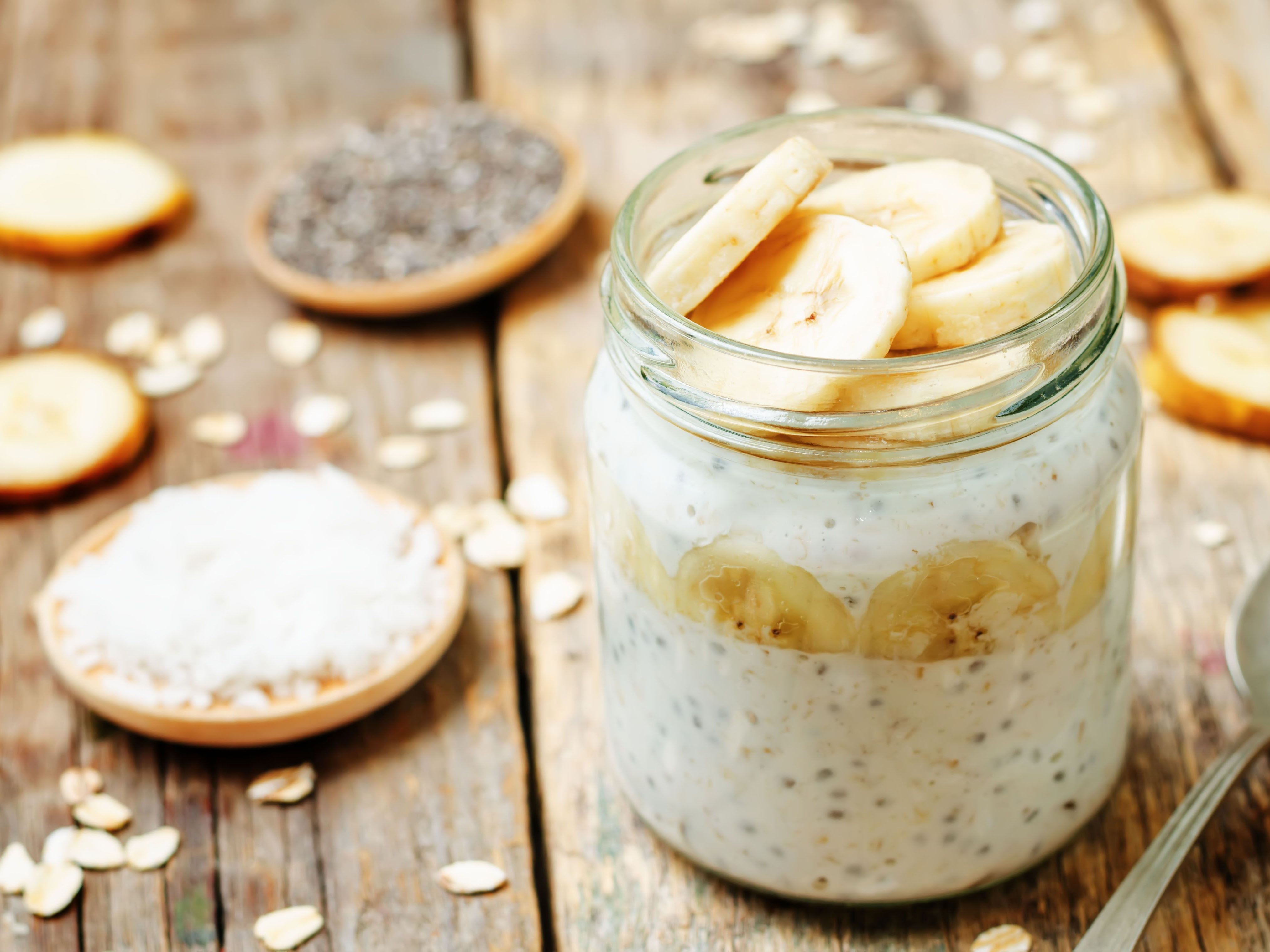 Overnight oats med banan och jordnötssmor | Valio