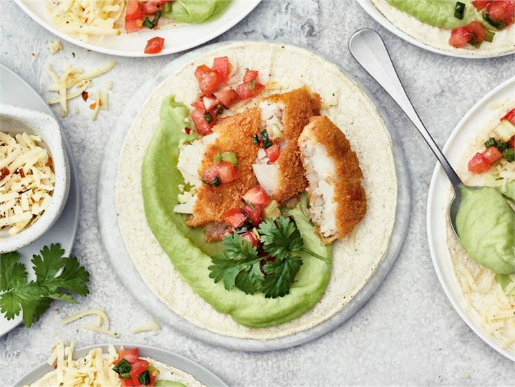 Fish taco med tomatsalsa och avokado