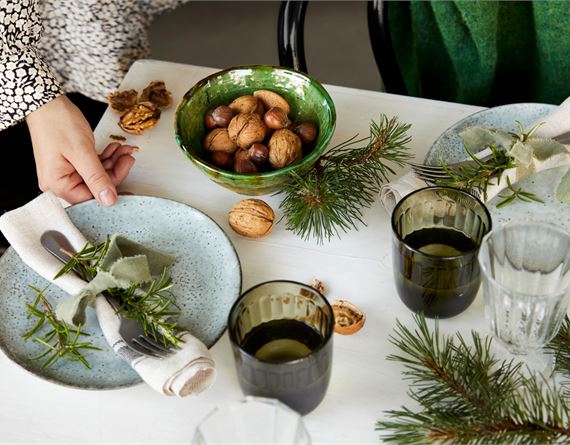 Katso vinkit perinteiseen, rentoon tai moderniin joulukattaukseen