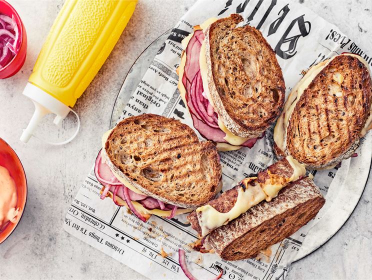 Pastrami-toast